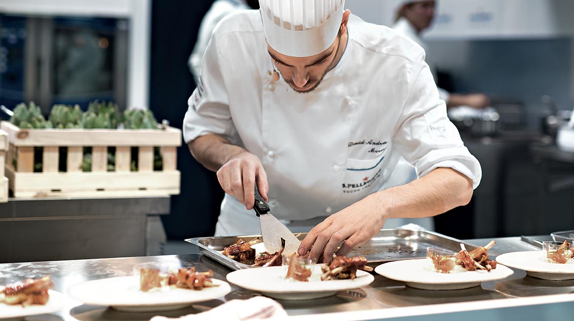 در آشپزی روش ها و ترفندهای متفاوتی وجود دارد. که بکارگیری چند مورد از این ترفند ها در آشپزی سبب کسب مهارت بیشتر می شود.