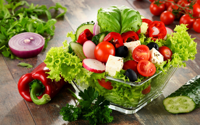 How to prepare a few simple salads for friendly dinners