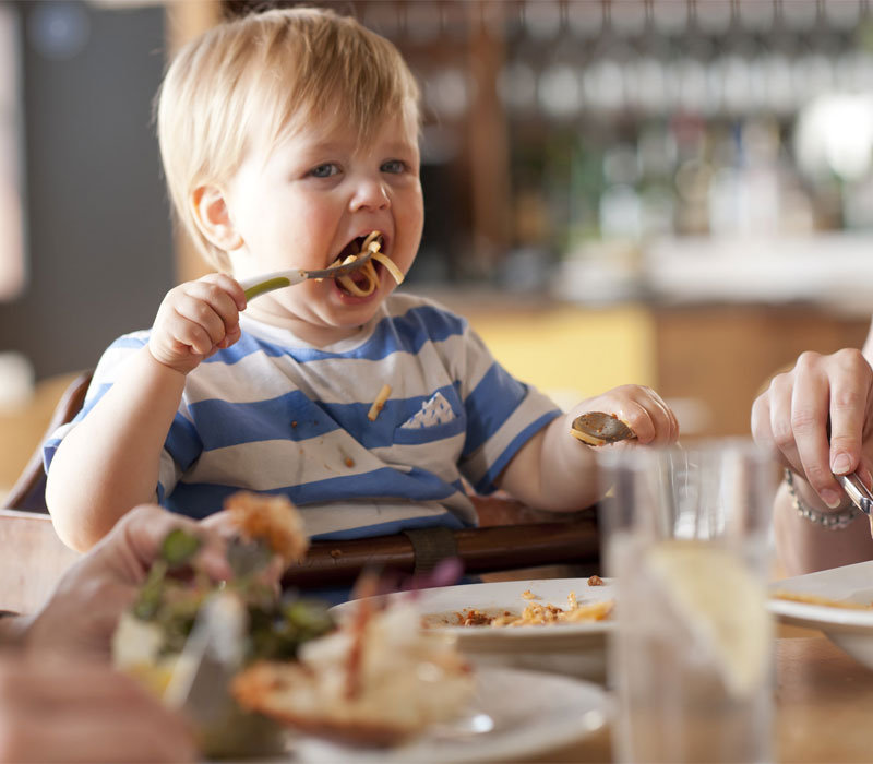 A few tips for going to a restaurant with children