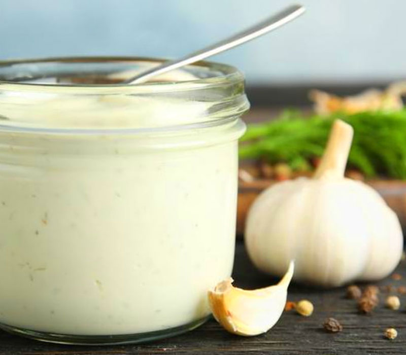 Preparation steps of garlic sauce and its uses