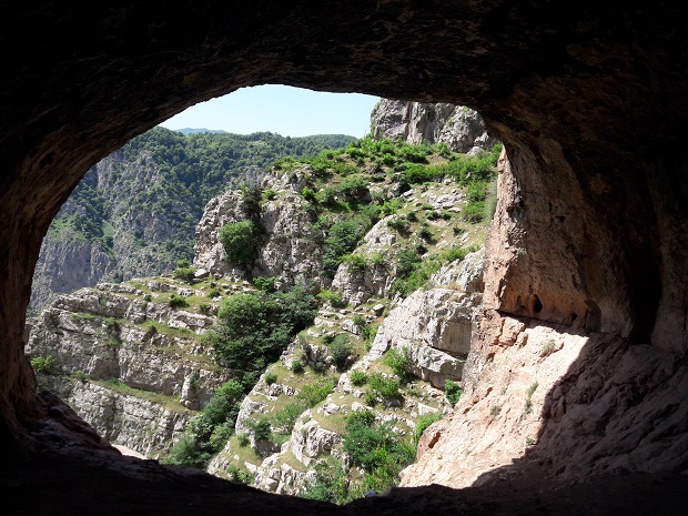 غار دربند رشی اولین سکونتگاه بشر در ایران