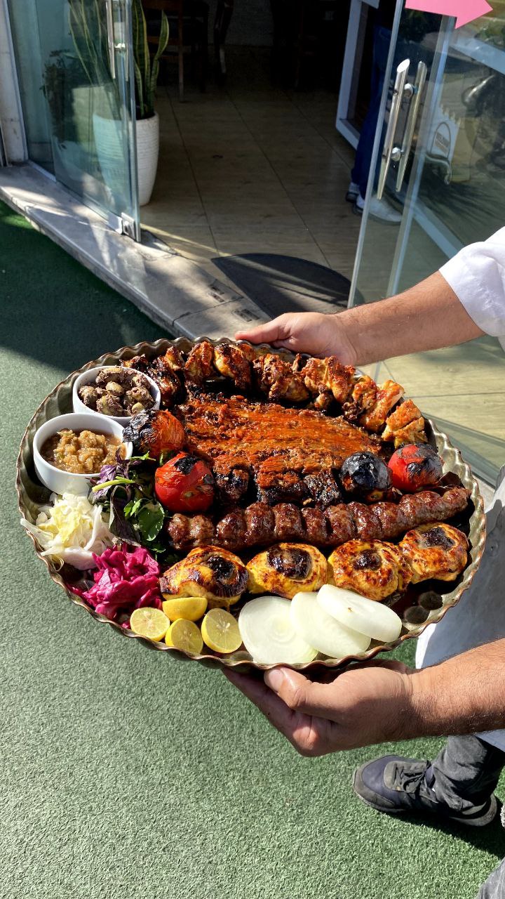What is the difference between Bakhtiari and Soltani kebab?