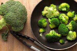 How to Steam Broccoli to Add to Different Dishes